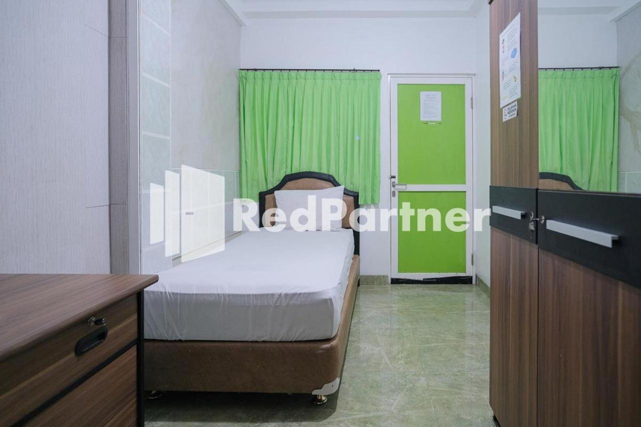 Pondok Hijau Syariah Mitra Reddoorz At Citraland Surabaya Exterior foto